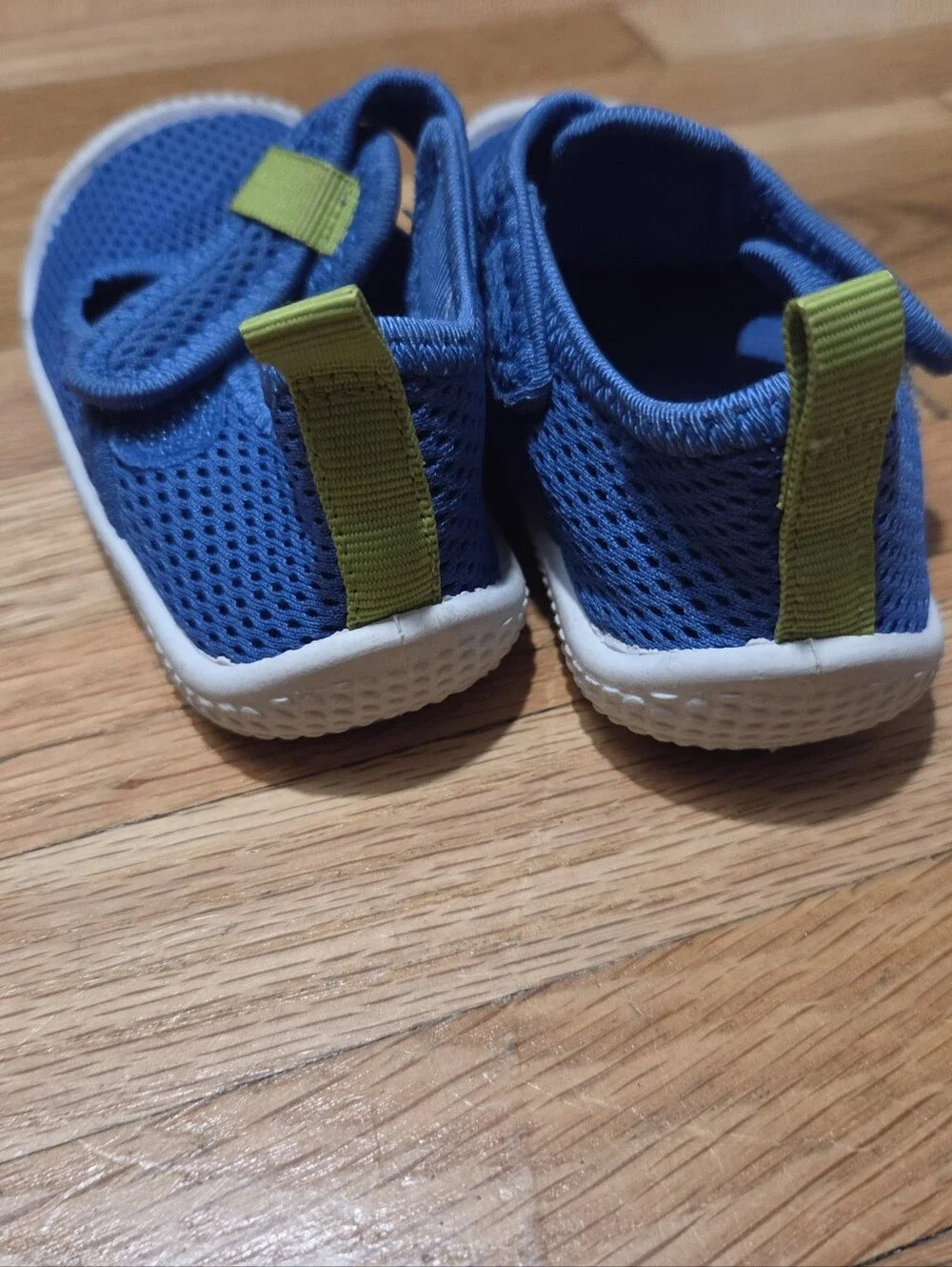 Cat & Jack Blue Mesh Water Shoes with Lime Accent / Size 5